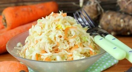 Salad made from sauerkraut and Jerusalem artichokes