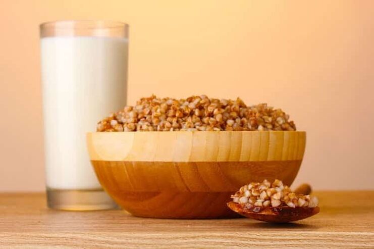 Buckwheat porridge and a glass of milk